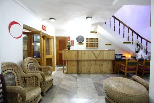 Hotel Charu Palace