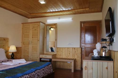 Hotel Charu Palace