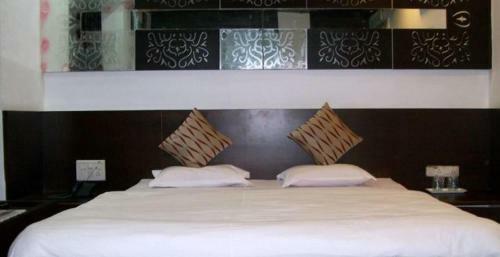 Hotel Palm View Residency