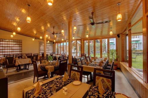 Hotel Kanishka Manali