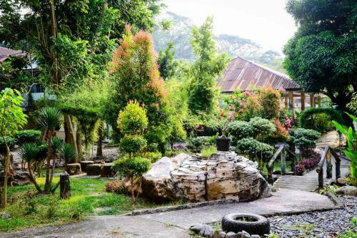 Hostal Wisma Leuser Sibayak