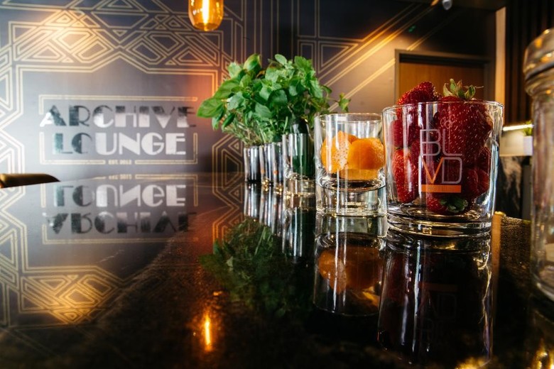 Blvd Hotel & Suites