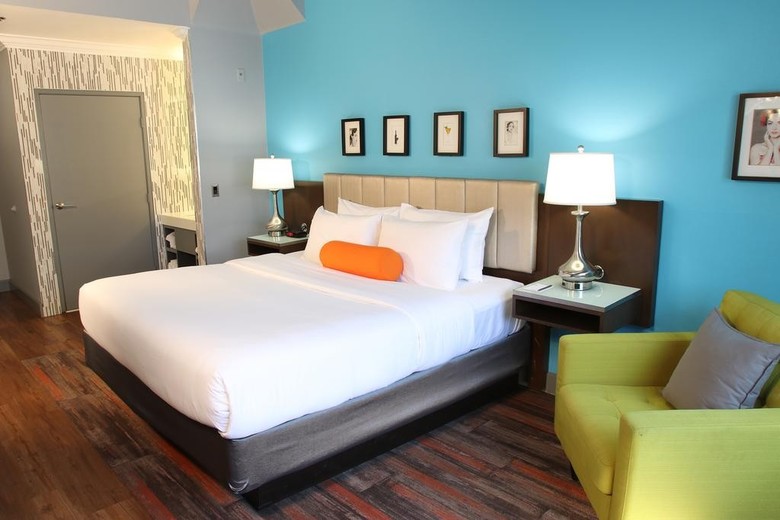 Blvd Hotel & Suites