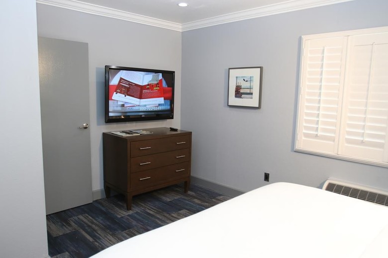 Blvd Hotel & Suites