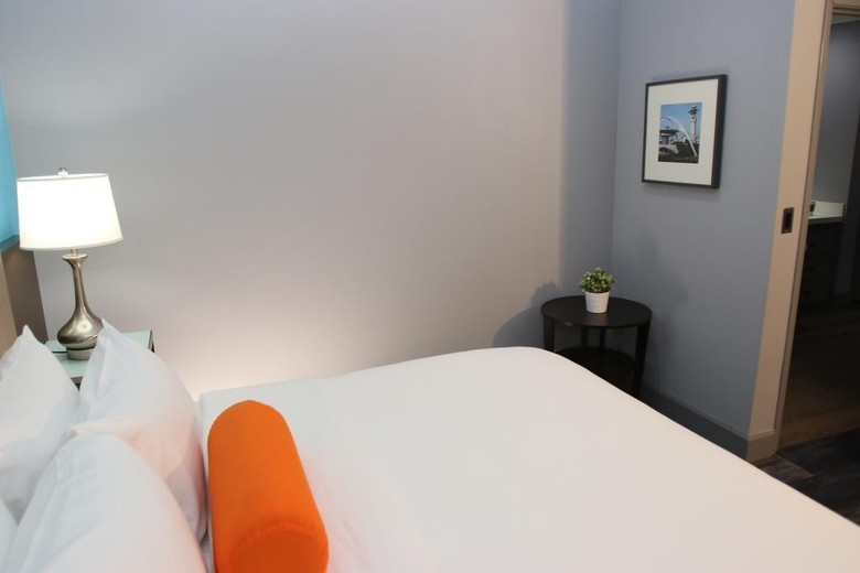 Blvd Hotel & Suites
