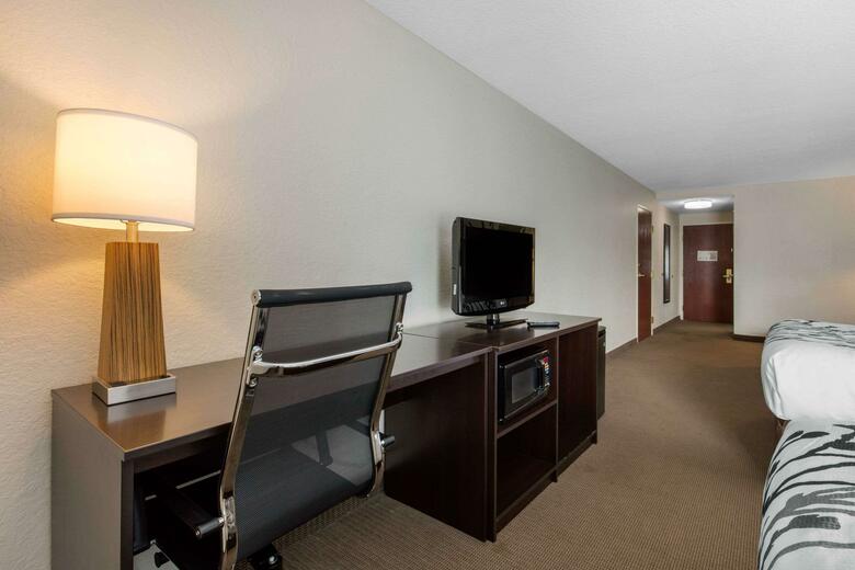 Hotel Sleep Inn & Suites