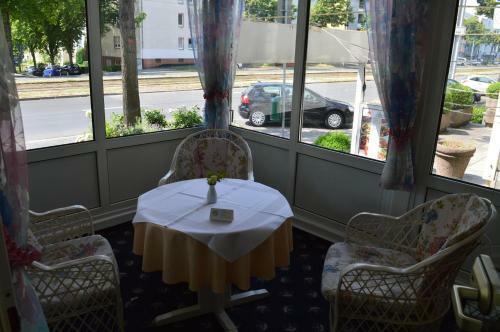 City Hotel