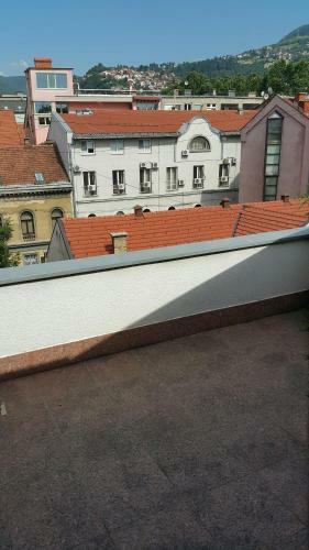 Saraj Apartment Central