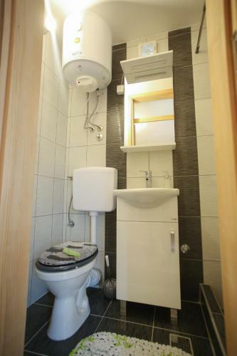 Hostal Guesthouse Adi