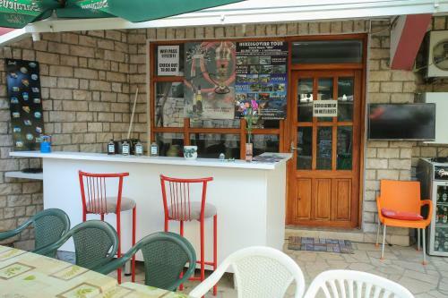 Hostal Guesthouse Adi