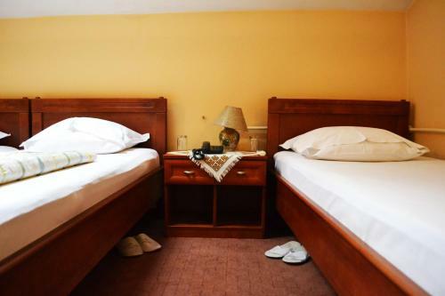 Hostal Ada Hotel