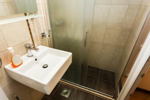 Hostal Villa Tajra Nur