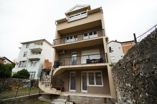 Hostal Villa Tajra Nur