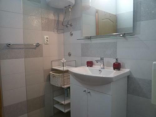Apartment Mana