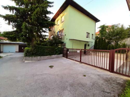 Apartment Deja