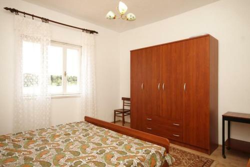 Family Friendly Seaside Apartments Ugljan - 828