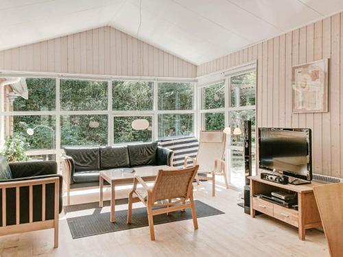 Four-bedroom Holiday Home In Aakirkeby 3