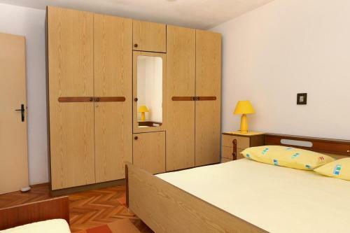 Apartment Lumbarda 9480a