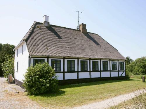One-bedroom Holiday Home In Tranek�r