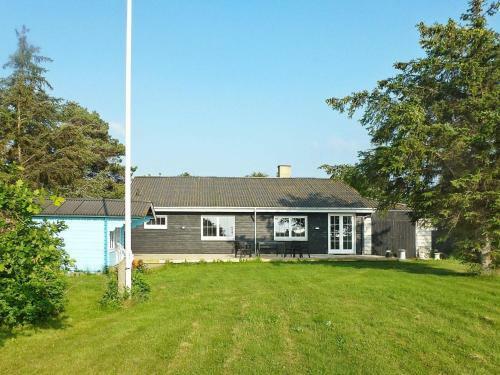 Two-bedroom Holiday Home In J�gerspris 4