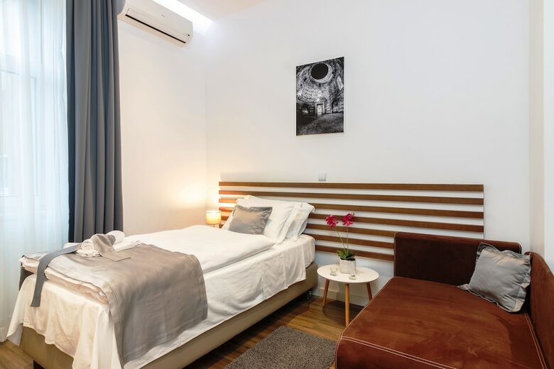 Hostal Prima Luxury Rooms