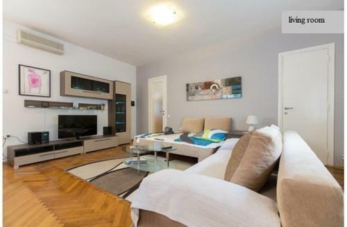 Apartment Atrium Plaza