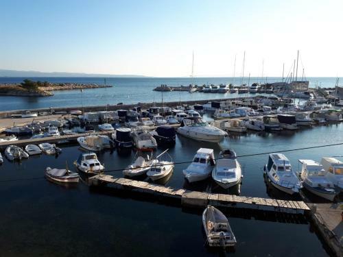 Lidija Beach Apartment
