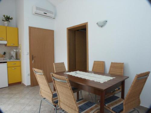 Apartments By The Sea Crikvenica - 2354