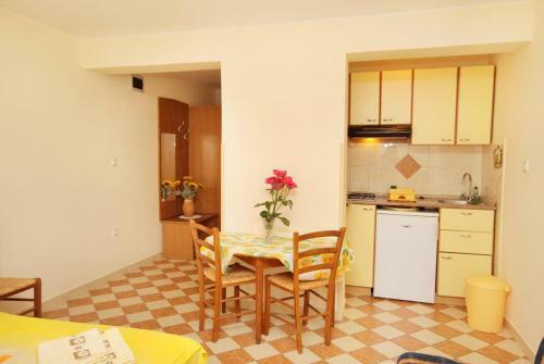 Apartments By The Sea Crikvenica - 2354