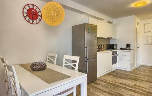 Two-bedroom Apartment In Kastel Kambelovac