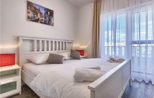 Two-bedroom Apartment In Kastel Kambelovac