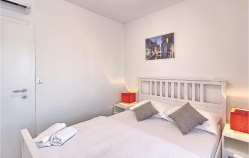 Two-bedroom Apartment In Kastel Kambelovac
