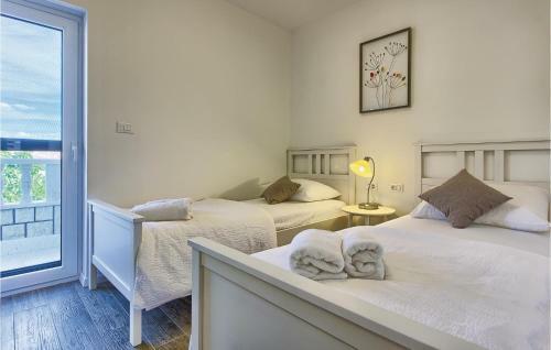 Two-bedroom Apartment In Kastel Kambelovac