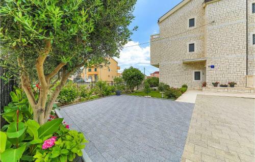 Two-bedroom Apartment In Kastel Kambelovac