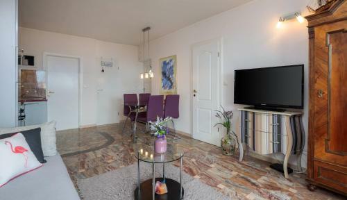 Panoramic City Apartment