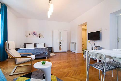 Cosy Studio Apartment 2-4