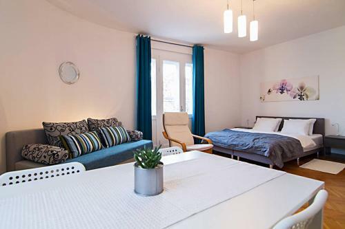 Cosy Studio Apartment 2-4