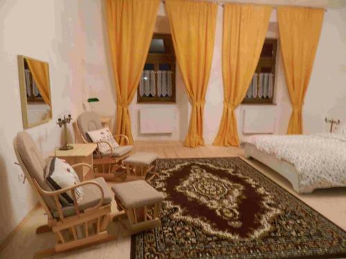 Hotel Ka?tie? Biela D�ma A ?ierny Rytier