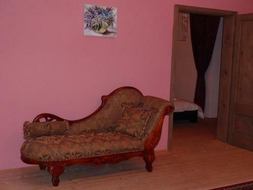 Hotel Ka?tie? Biela D�ma A ?ierny Rytier