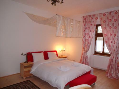 Hotel Ka?tie? Biela D�ma A ?ierny Rytier