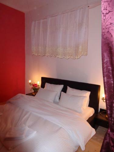 Hotel Ka?tie? Biela D�ma A ?ierny Rytier
