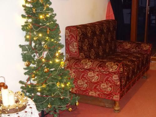 Hotel Ka?tie? Biela D�ma A ?ierny Rytier