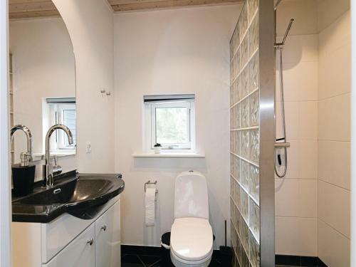 Holiday Home Aspesg�rdsskoven Aakirkeby IV