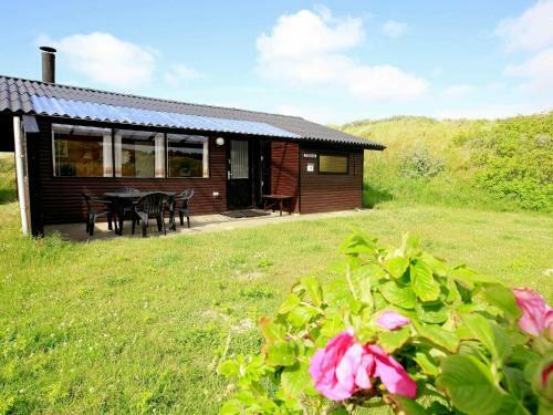 Two-bedroom Holiday Home In L�kken 25