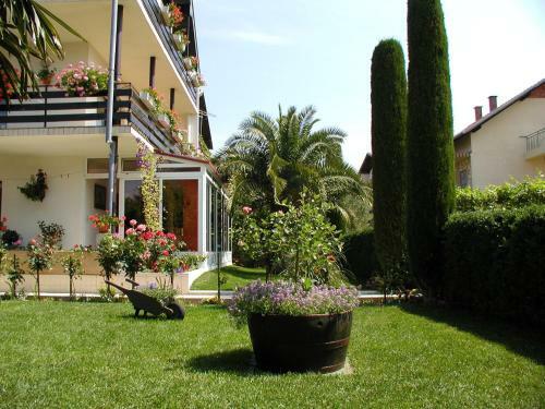 Bed & Breakfast Rooms Vila Mautner