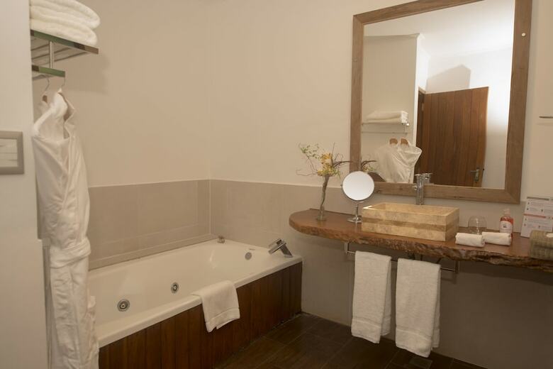 Hotel La Aldea De La Selva Lodge