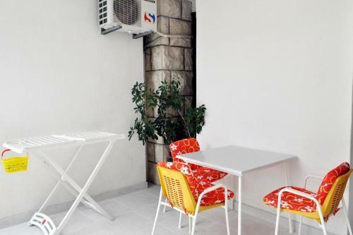 Apartments By The Sea Brela (Makarska) - 6686