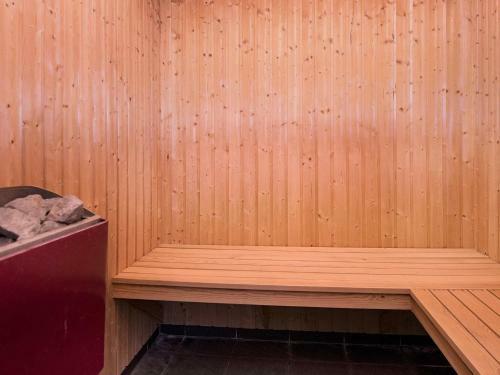Eight-bedroom Holiday Home In L�kken