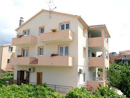 Hostal Apartments Belas