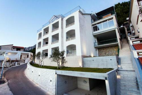 Apartments By The Sea Brela (Makarska) - 6689